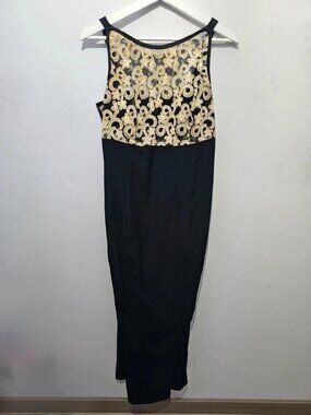 Vestido dress largo con decoración floreada semitransparente. Talla L. Ajustado.